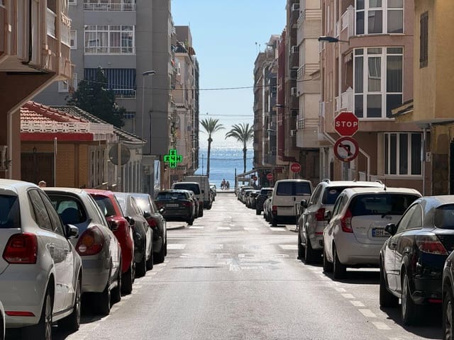 Kaupallinen myytävänä paikassa Playa del Cura, Torrevieja - 225 000 € (Ref: 9630511)