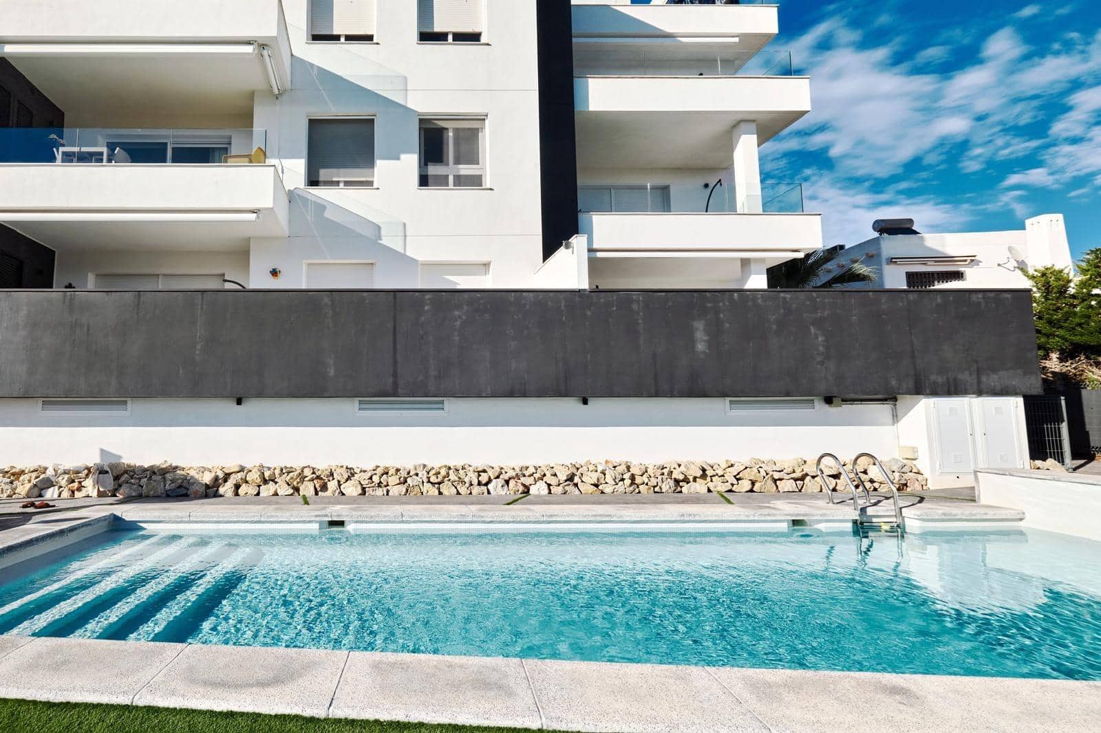 3 makuuhuone Huoneisto myytävänä paikassa Villamartin mukana uima-altaan 
autotalli - 320 000 € (Ref: 9630515)