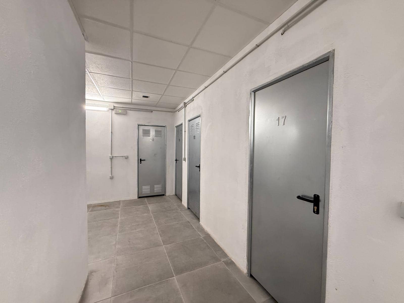 Kommersiell til salgs i Torrevieja - € 5 900 (Ref: 9630529)