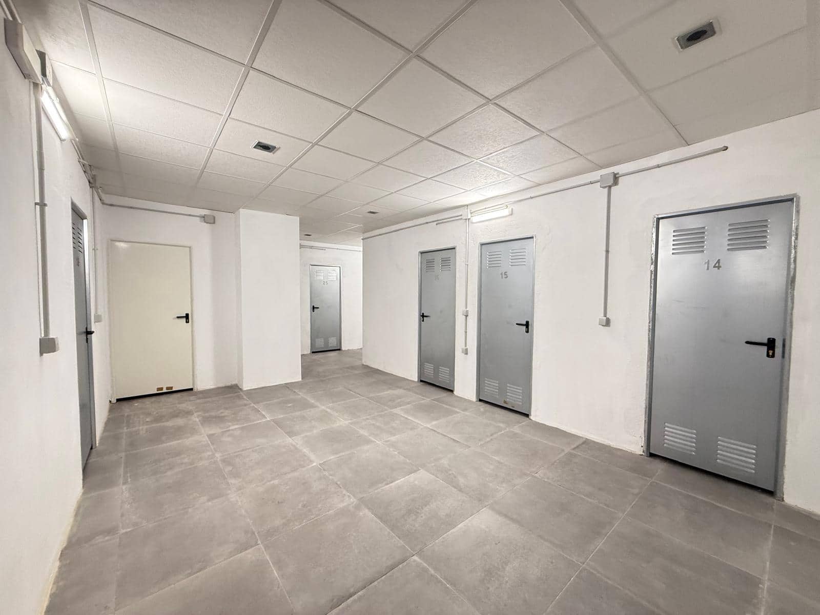 Kommersiell til salgs i Torrevieja - € 5 900 (Ref: 9630529)