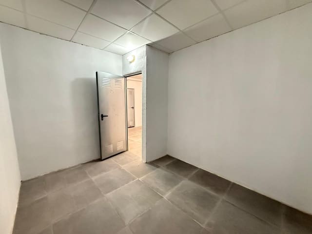 Kommersiell til salgs i Las Piscinas Naturales, Torrevieja - € 5 900 (Ref: 9630529)