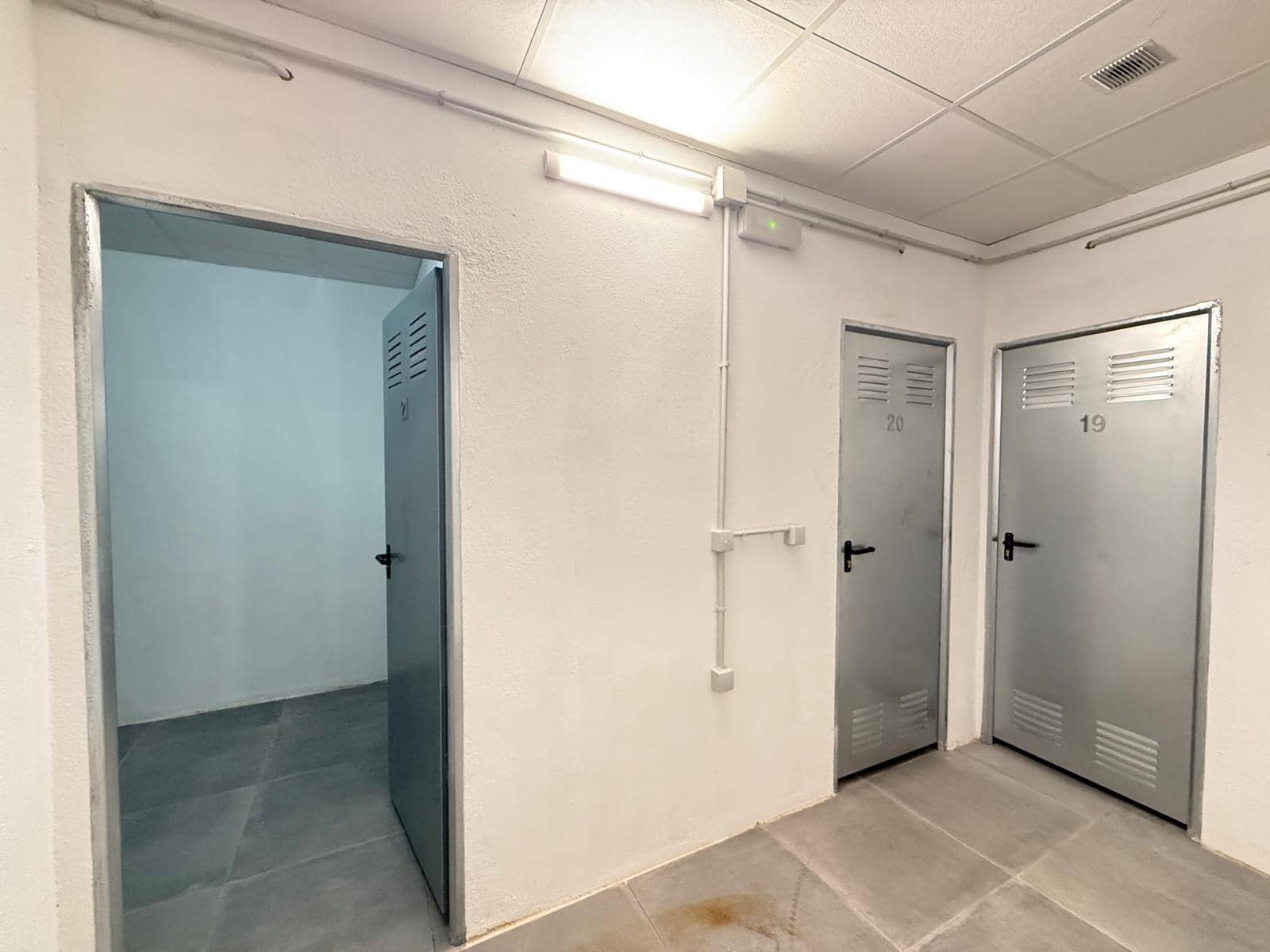 Kommersiell til salgs i Torrevieja - € 5 900 (Ref: 9630529)