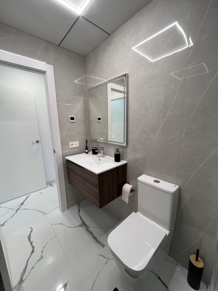 2 makuuhuone Ranta-asunto myytävänä paikassa Torrevieja - 230 000 € (Ref: 9630533)