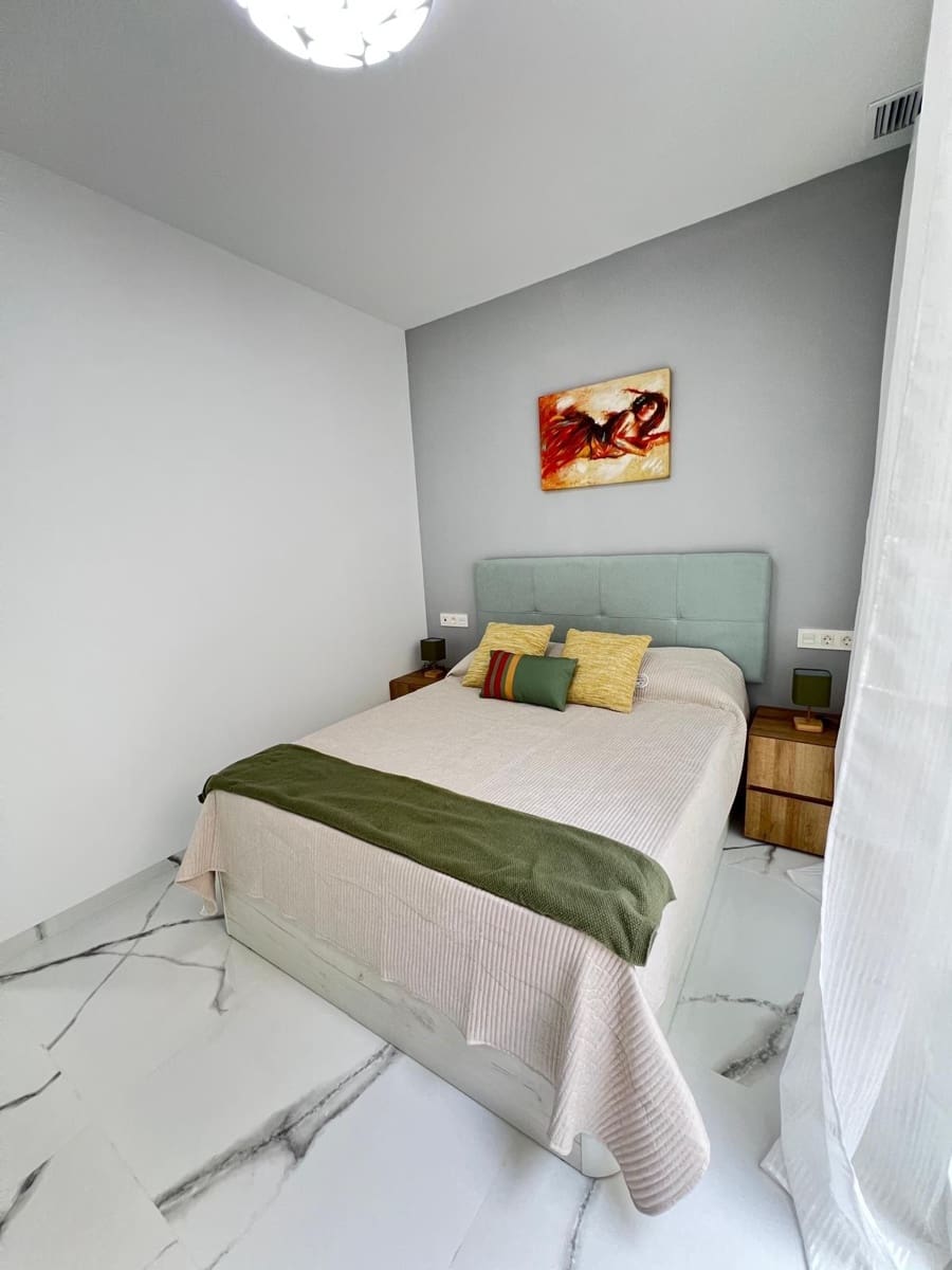 2 makuuhuone Ranta-asunto myytävänä paikassa Torrevieja - 230 000 € (Ref: 9630533)