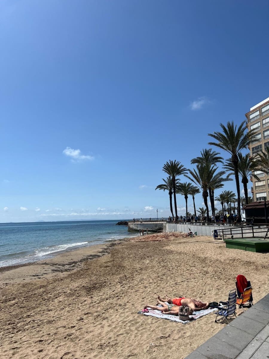 2 makuuhuone Ranta-asunto myytävänä paikassa Torrevieja - 230 000 € (Ref: 9630533)