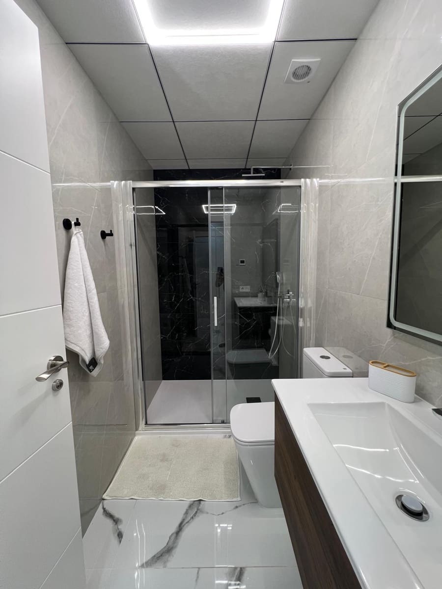 2 makuuhuone Ranta-asunto myytävänä paikassa Torrevieja - 230 000 € (Ref: 9630533)