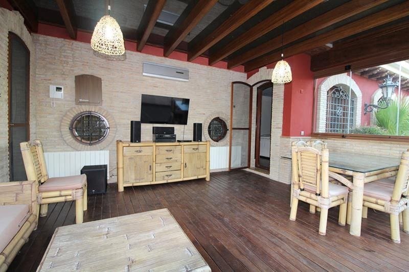 5 sypialnia Willa na sprzedaż w Campoamor z basenem garażem - 1 250 000 € (Ref: 9637538)