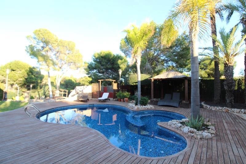 5 sypialnia Willa na sprzedaż w Campoamor z basenem garażem - 1 250 000 € (Ref: 9637538)