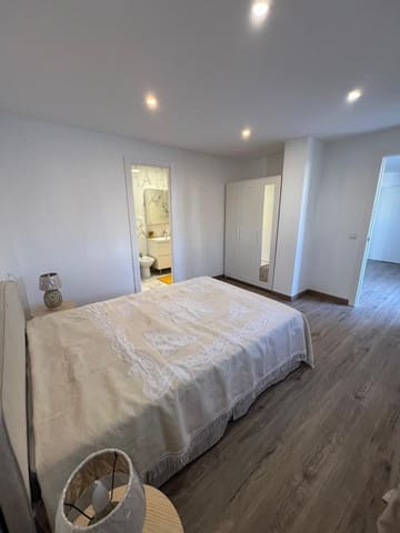 4 makuuhuone Huvila myytävänä paikassa Torreblanca, Torrevieja mukana uima-altaan 
autotalli - 369 000 € (Ref: 9644996)