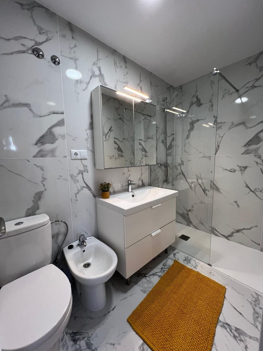 4 makuuhuone Huvila myytävänä paikassa Torrevieja mukana uima-altaan 
autotalli - 369 000 € (Ref: 9644996)