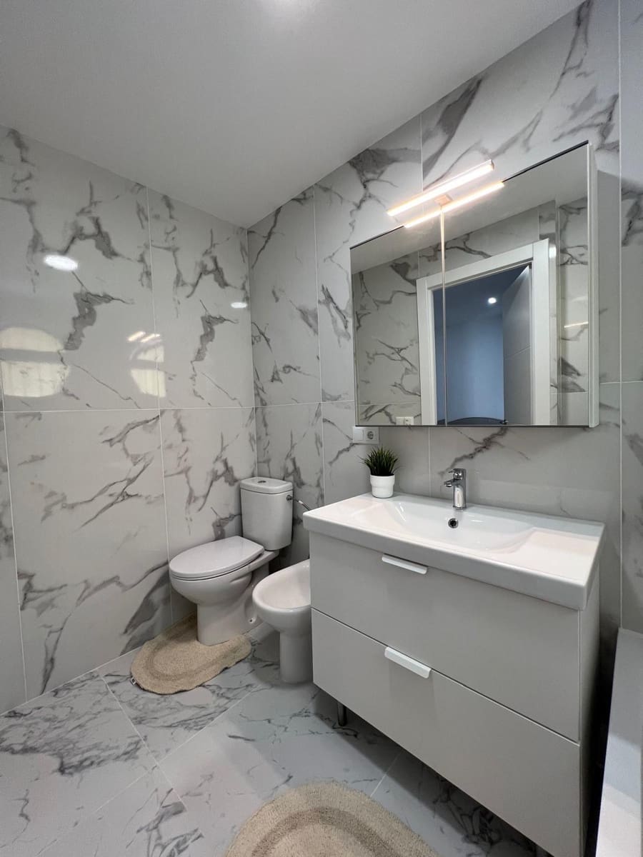 4 makuuhuone Huvila myytävänä paikassa Torrevieja mukana uima-altaan 
autotalli - 369 000 € (Ref: 9644996)