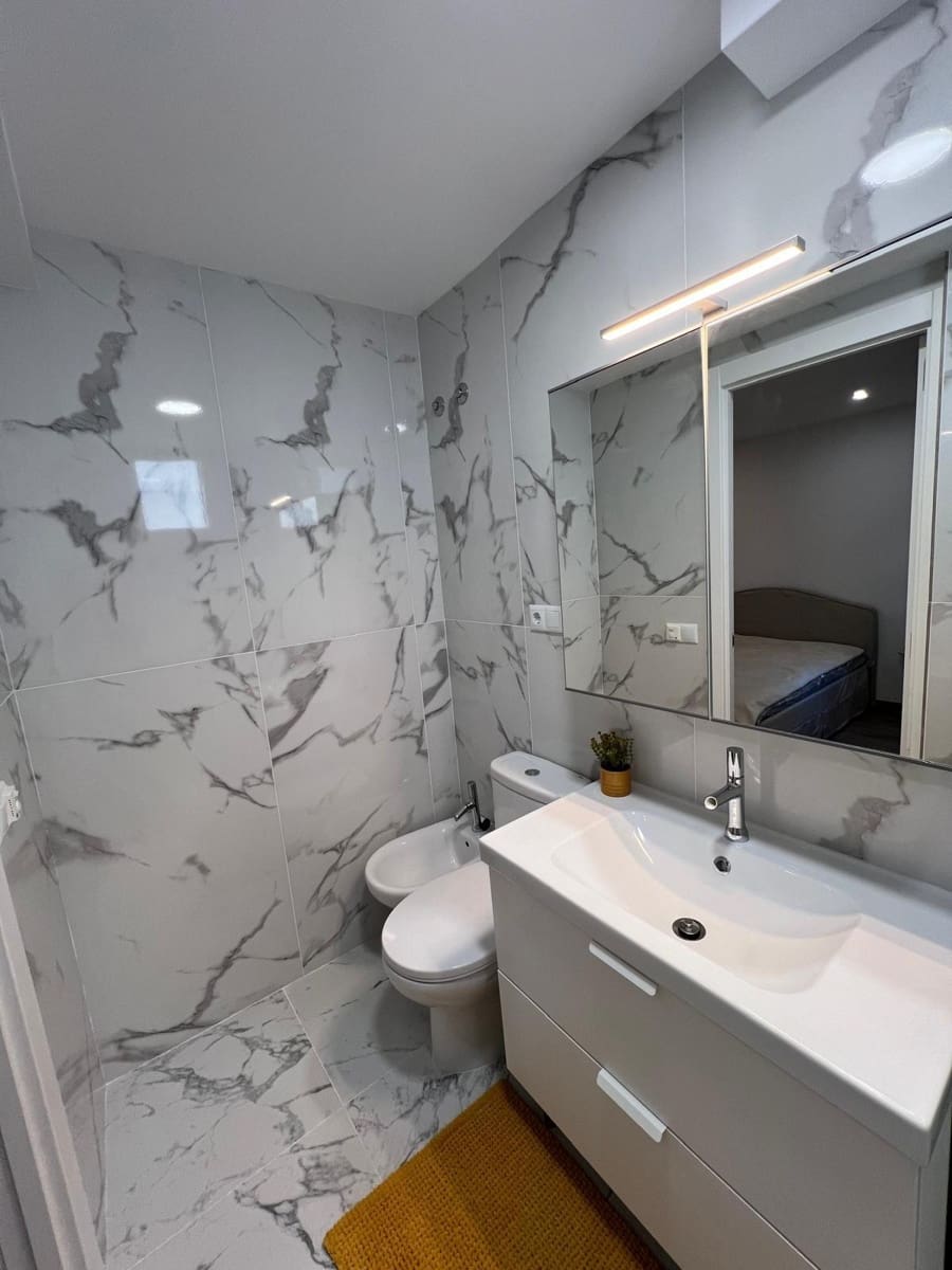 4 makuuhuone Huvila myytävänä paikassa Torrevieja mukana uima-altaan 
autotalli - 369 000 € (Ref: 9644996)