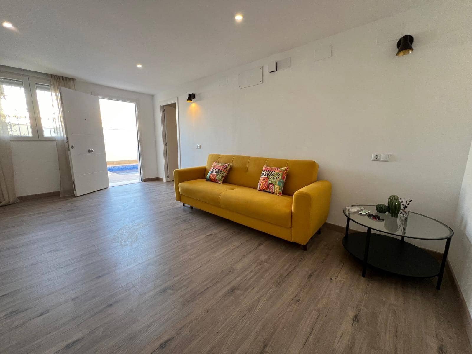 4 makuuhuone Huvila myytävänä paikassa Torrevieja mukana uima-altaan 
autotalli - 369 000 € (Ref: 9644996)