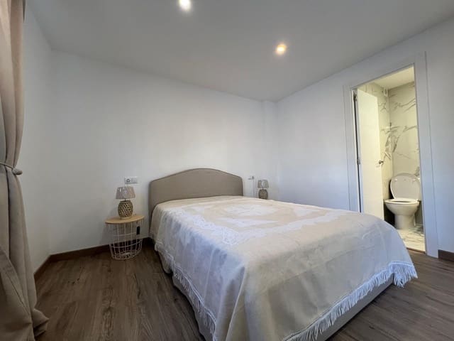 4 makuuhuone Huvila myytävänä paikassa Torreblanca, Torrevieja mukana uima-altaan 
autotalli - 369 000 € (Ref: 9644996)