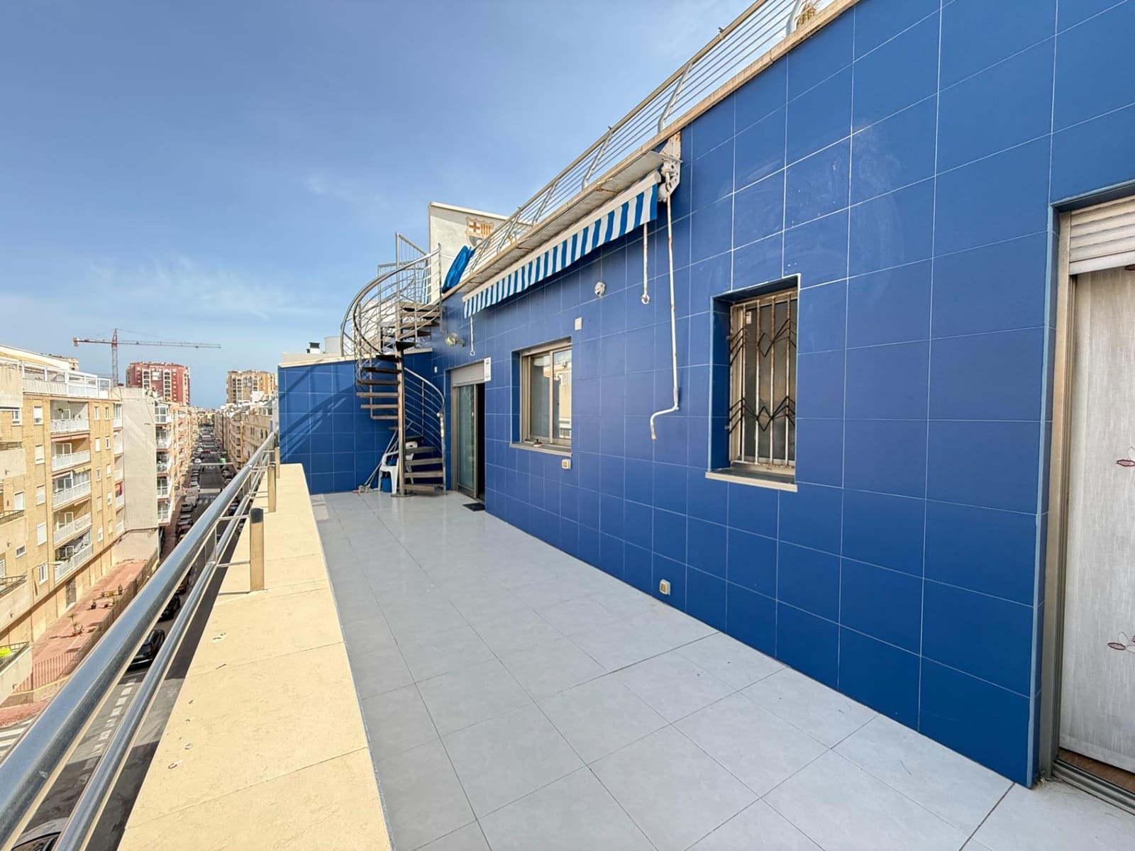 3 slaapkamer Penthouse te koop in Torrevieja met zwembad garage - € 259.900 (Ref: 9644997)