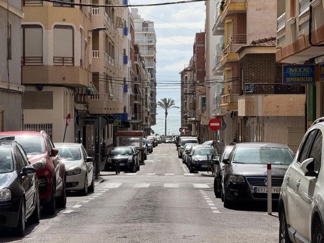 2 Zimmer Apartment zu verkaufen in Las Piscinas Naturales, Torrevieja - 159.000 € (Ref: 9670624)