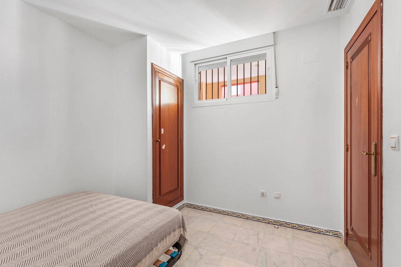 2 bedroom Apartment for sale in Torrevieja with pool - € 275,000 (Ref: 9755651)