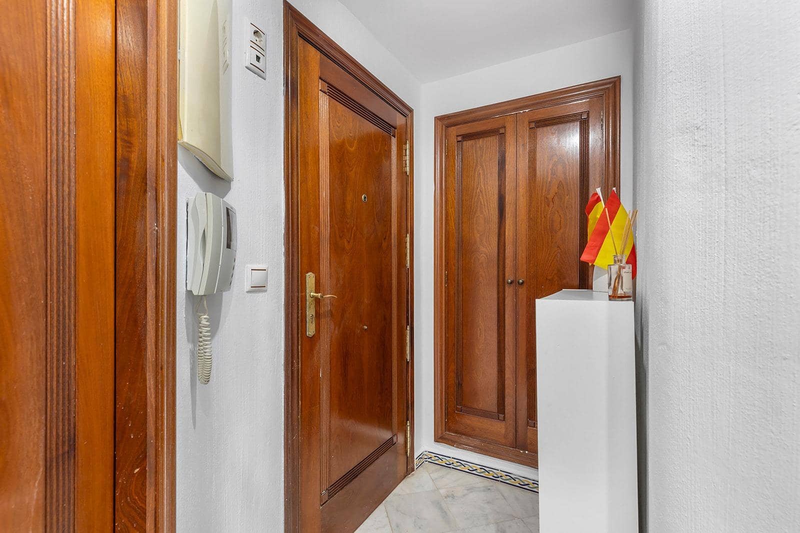 2 bedroom Apartment for sale in Torrevieja with pool - € 275,000 (Ref: 9755651)