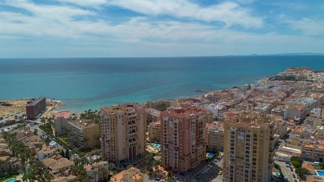 2 slaapkamer Appartement te koop in Playa de los Locos, Torrevieja met zwembad - € 275.000 (Ref: 9755651)