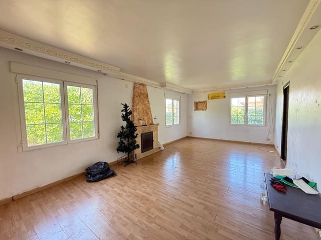 4 makuuhuone Huvila myytävänä paikassa Playa de los Locos, Torrevieja mukana 
autotalli - 425 000 € (Ref: 9794585)