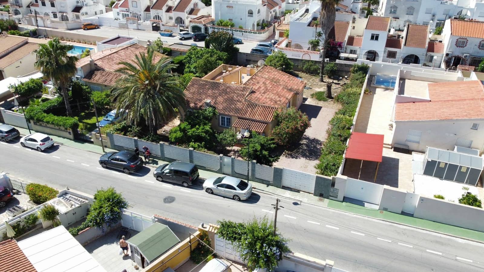 4 makuuhuone Huvila myytävänä paikassa Torrevieja mukana 
autotalli - 425 000 € (Ref: 9794585)