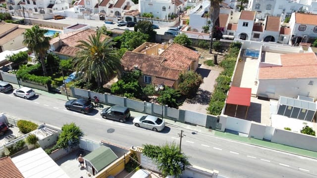 4 makuuhuone Huvila myytävänä paikassa Playa de los Locos, Torrevieja mukana 
autotalli - 425 000 € (Ref: 9794585)