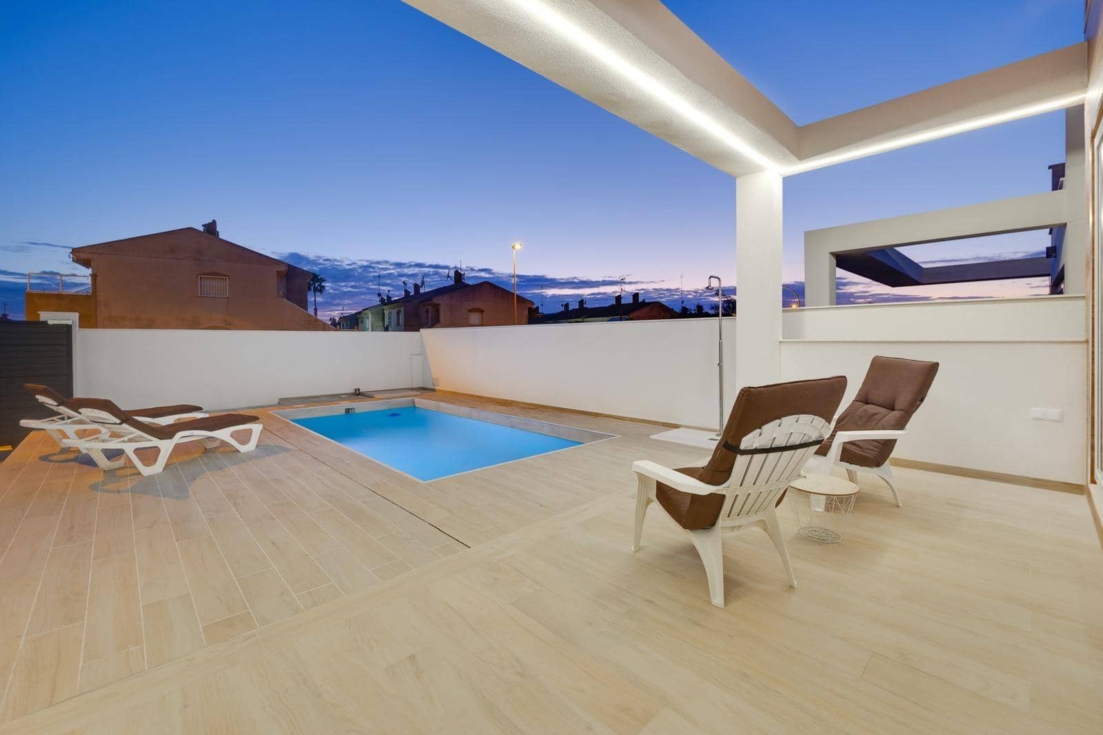 3 makuuhuone Huvila myytävänä paikassa Aguas Nuevas mukana 
autotalli - 598 000 € (Ref: 9804283)