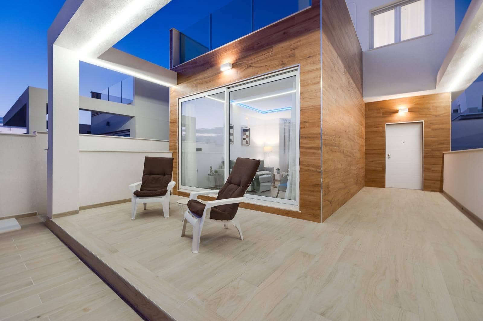 3 makuuhuone Huvila myytävänä paikassa Aguas Nuevas mukana 
autotalli - 598 000 € (Ref: 9804283)