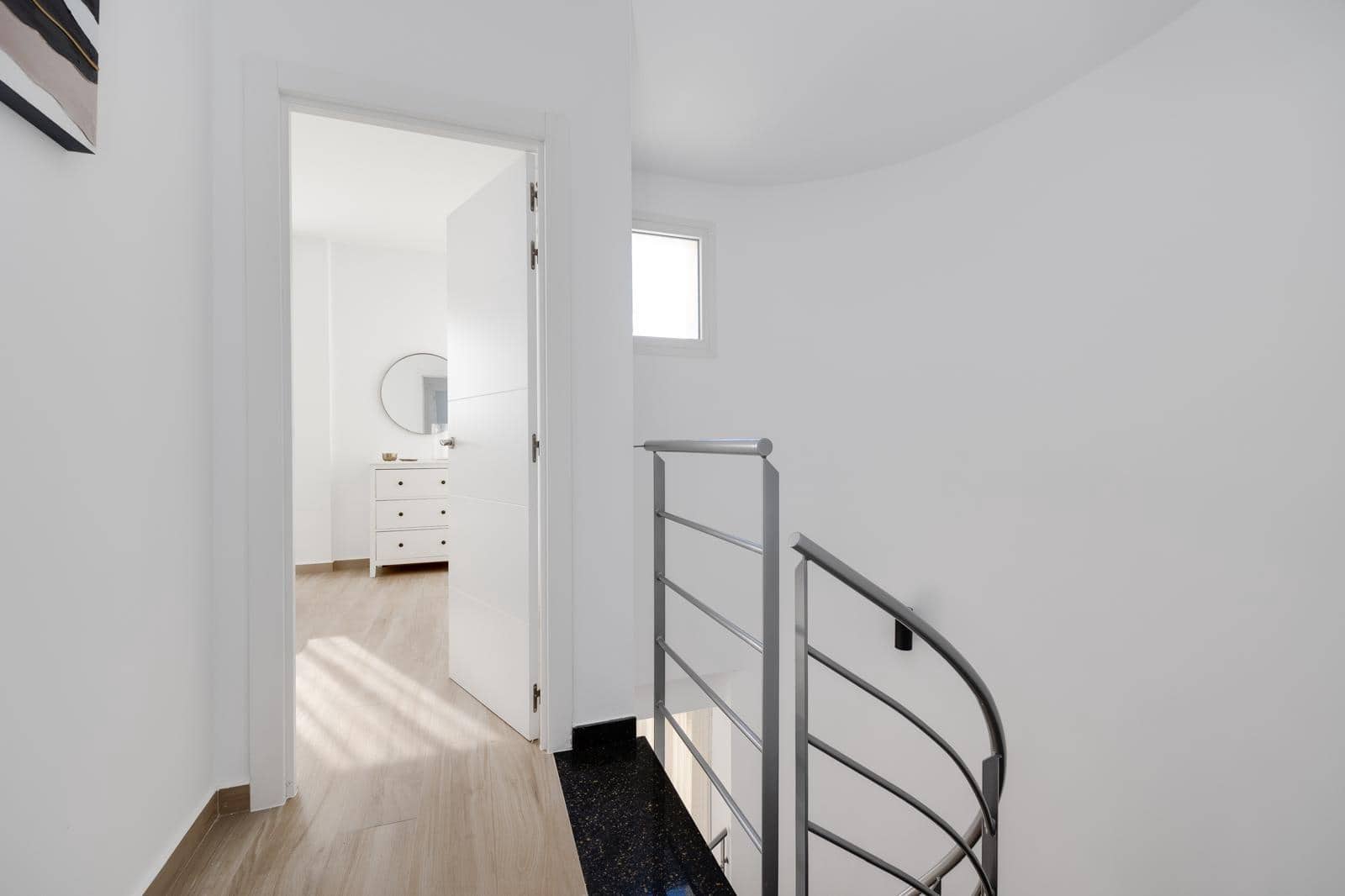 3 makuuhuone Huvila myytävänä paikassa Aguas Nuevas mukana 
autotalli - 598 000 € (Ref: 9804283)