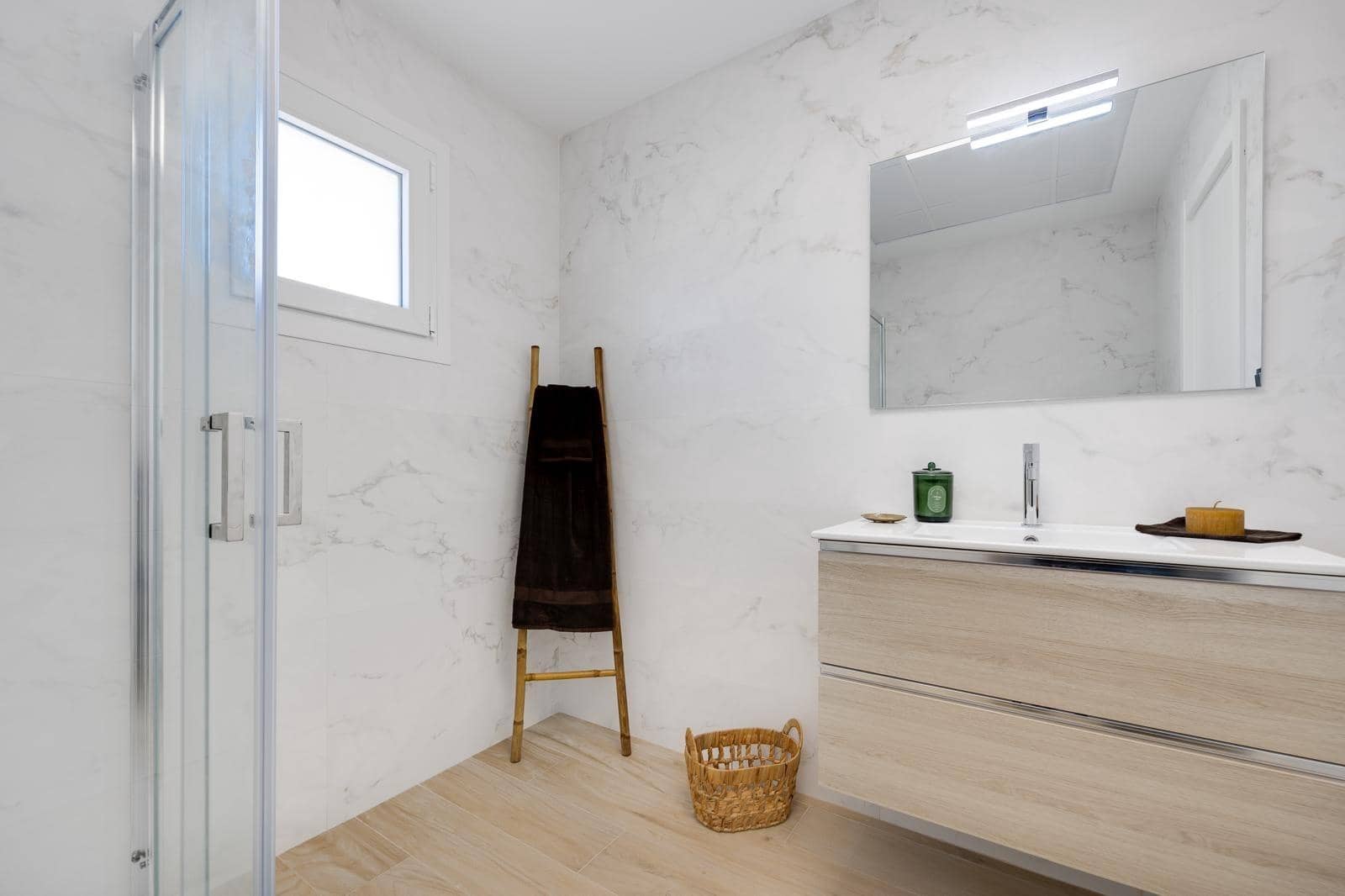 3 makuuhuone Huvila myytävänä paikassa Aguas Nuevas mukana 
autotalli - 598 000 € (Ref: 9804283)