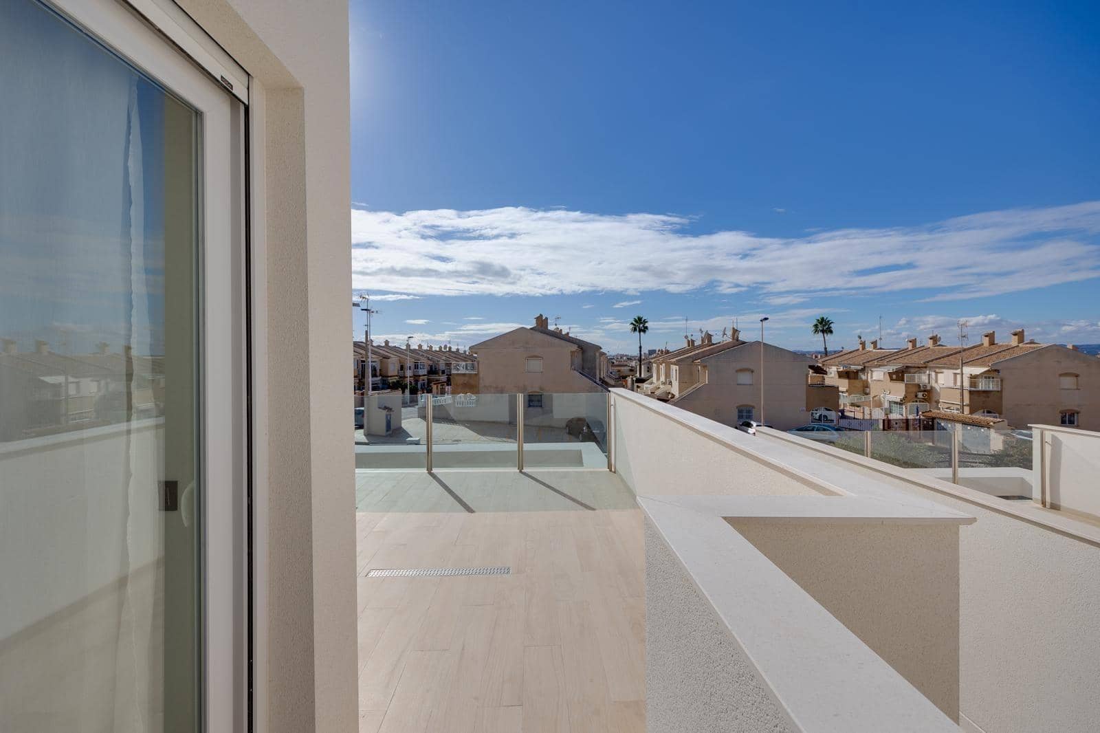 3 makuuhuone Huvila myytävänä paikassa Aguas Nuevas mukana 
autotalli - 598 000 € (Ref: 9804283)