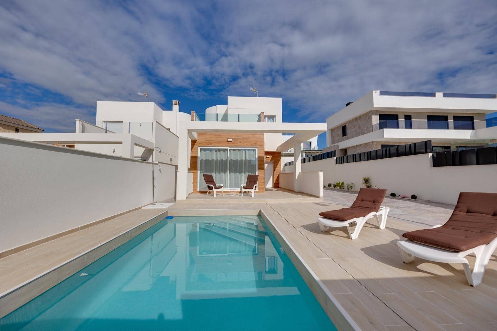 3 makuuhuone Huvila myytävänä paikassa Aguas Nuevas mukana 
autotalli - 598 000 € (Ref: 9804283)