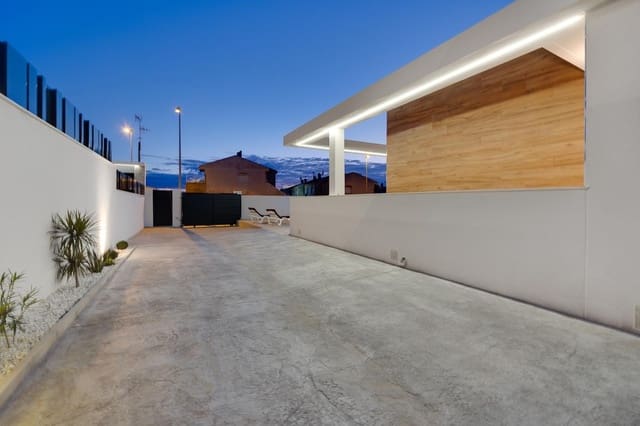 3 makuuhuone Huvila myytävänä paikassa Aguas Nuevas, Torrevieja mukana 
autotalli - 598 000 € (Ref: 9804283)