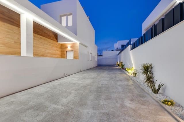 3 makuuhuone Huvila myytävänä paikassa Aguas Nuevas, Torrevieja mukana 
autotalli - 598 000 € (Ref: 9804283)