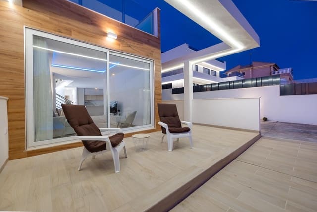 3 makuuhuone Huvila myytävänä paikassa Aguas Nuevas, Torrevieja mukana 
autotalli - 598 000 € (Ref: 9804283)