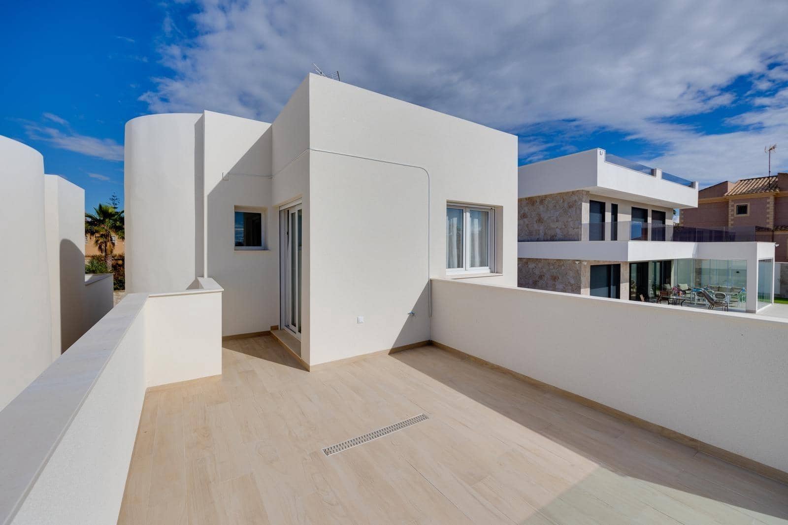 3 makuuhuone Huvila myytävänä paikassa Aguas Nuevas mukana 
autotalli - 598 000 € (Ref: 9804283)