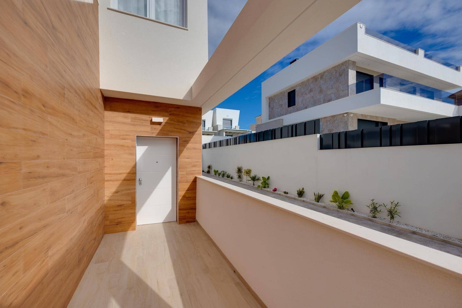 3 makuuhuone Huvila myytävänä paikassa Aguas Nuevas mukana 
autotalli - 598 000 € (Ref: 9804283)