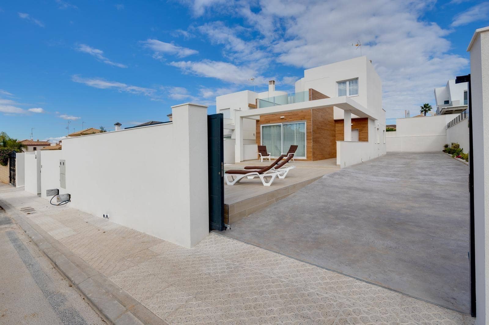 3 makuuhuone Huvila myytävänä paikassa Aguas Nuevas mukana 
autotalli - 598 000 € (Ref: 9804283)