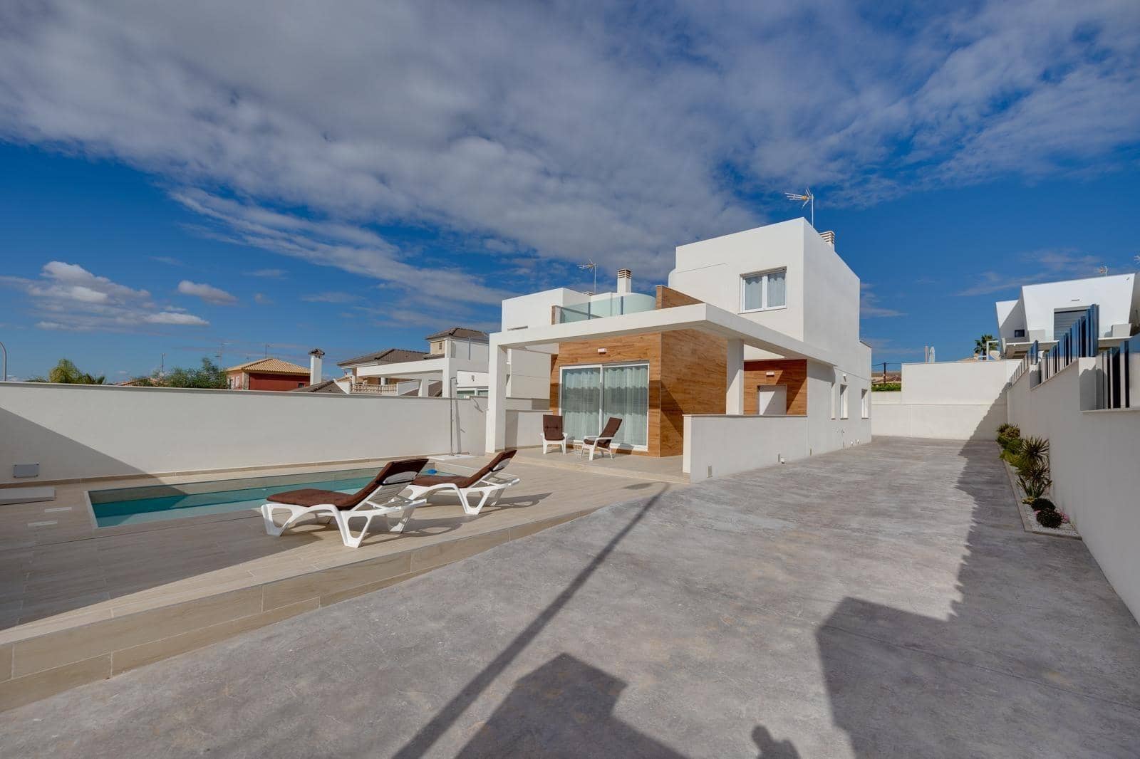 3 makuuhuone Huvila myytävänä paikassa Aguas Nuevas mukana 
autotalli - 598 000 € (Ref: 9804283)