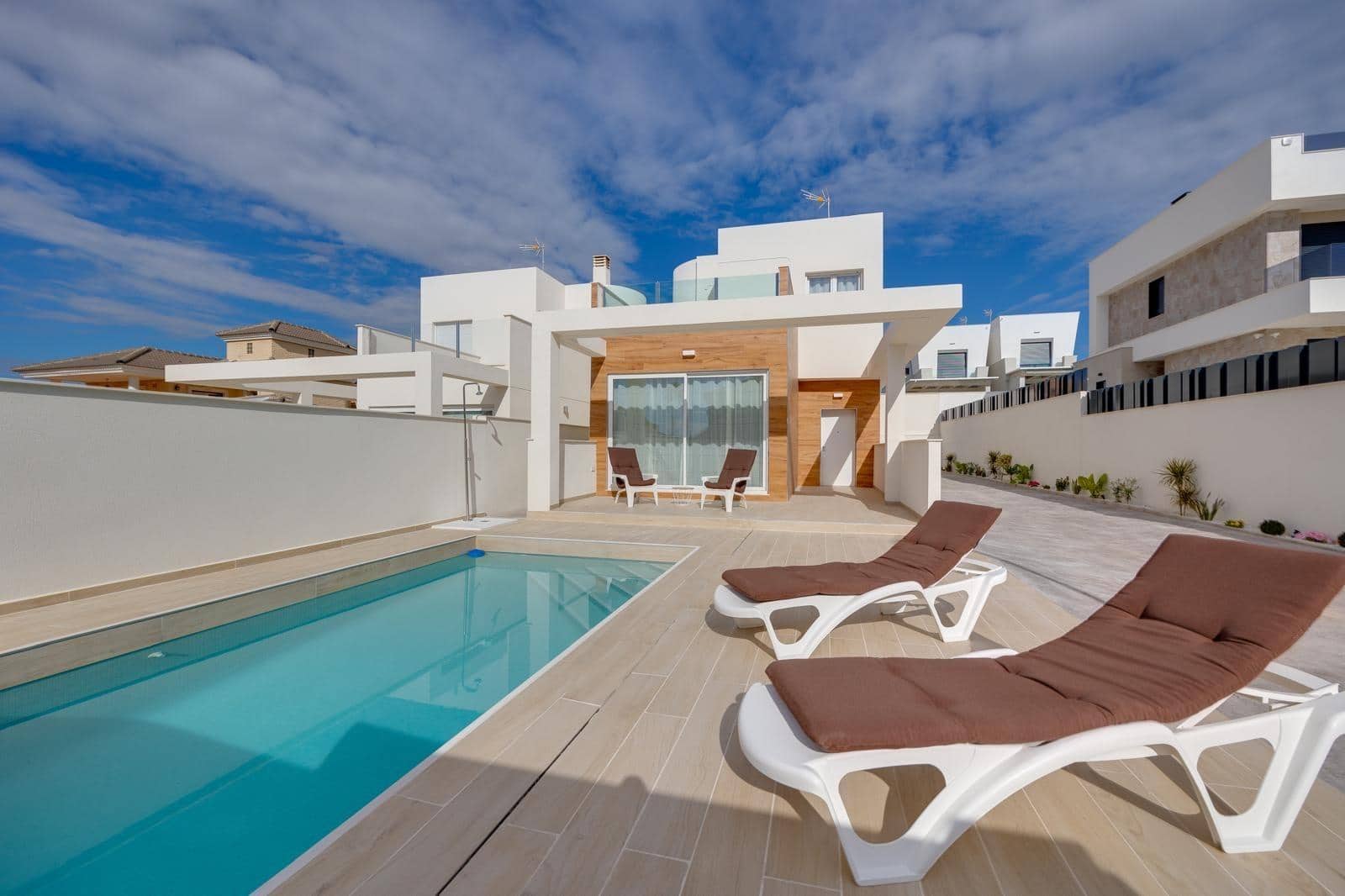 3 makuuhuone Huvila myytävänä paikassa Aguas Nuevas mukana 
autotalli - 598 000 € (Ref: 9804283)