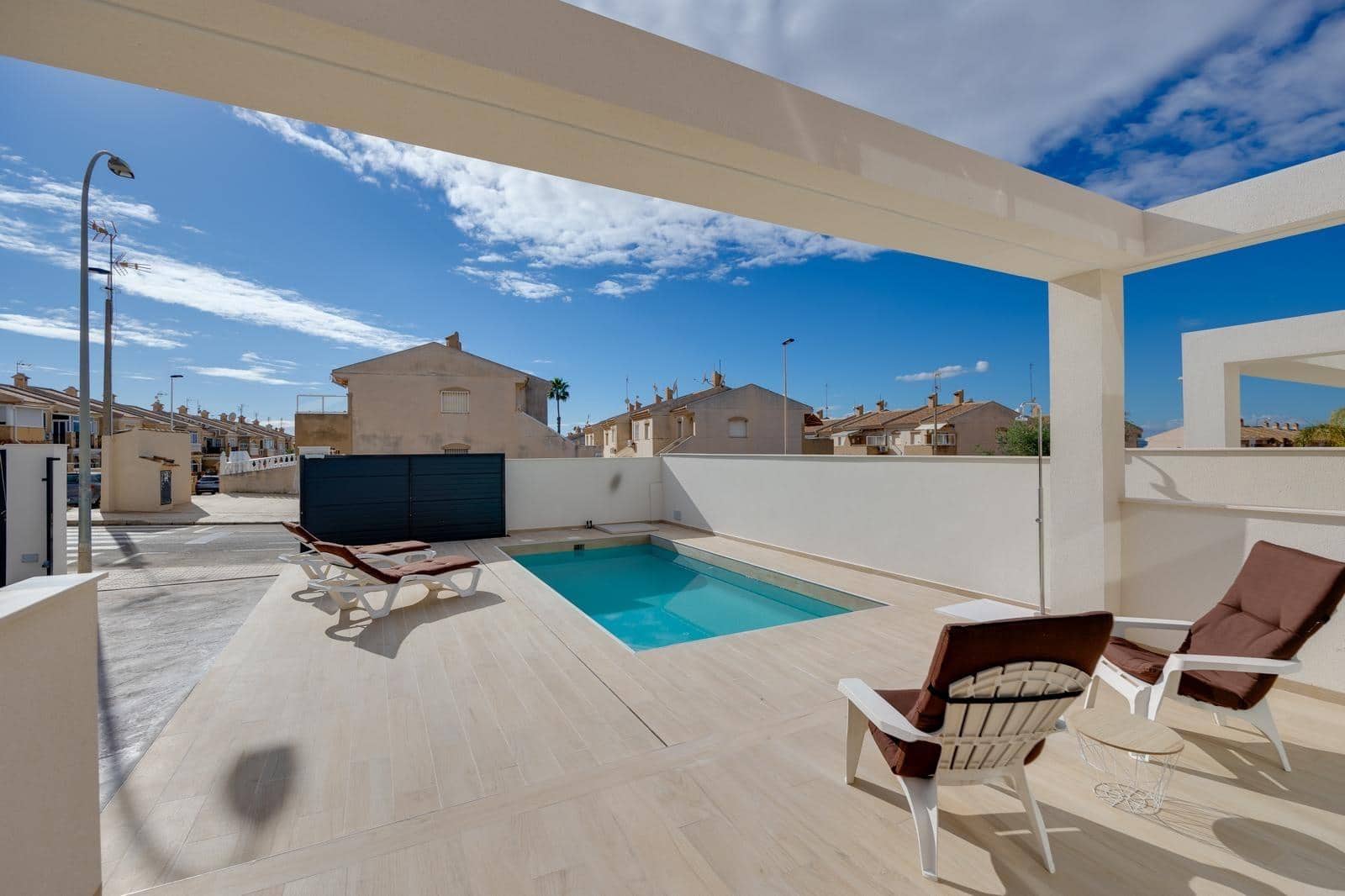 3 makuuhuone Huvila myytävänä paikassa Aguas Nuevas mukana 
autotalli - 598 000 € (Ref: 9804283)