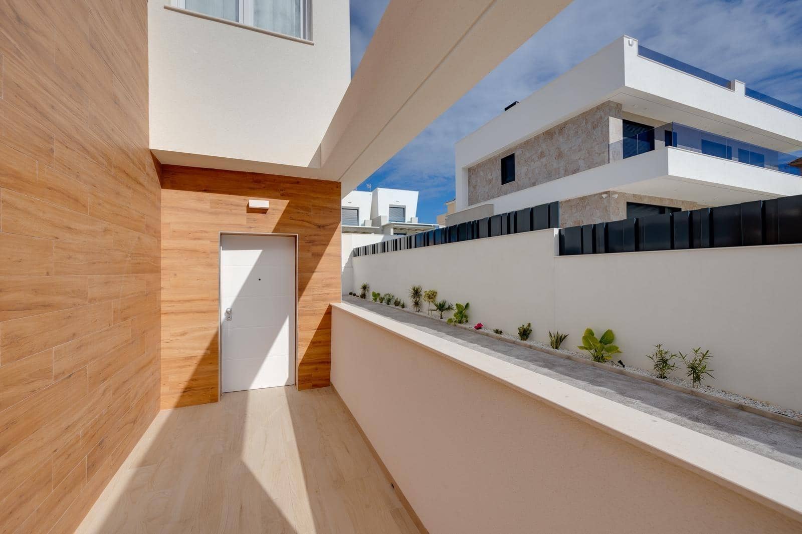 3 makuuhuone Huvila myytävänä paikassa Aguas Nuevas mukana 
autotalli - 598 000 € (Ref: 9804283)