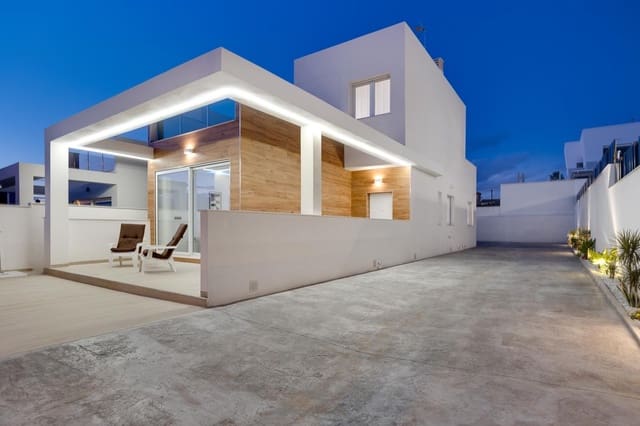 3 makuuhuone Huvila myytävänä paikassa Aguas Nuevas, Torrevieja mukana 
autotalli - 598 000 € (Ref: 9804283)