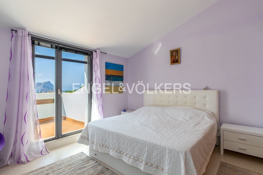 5 sovrum Villa till salu i Calpe / Calp med pool garage - 820 000 € (Ref: 10000226)