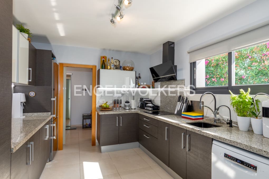 5 sovrum Villa till salu i Calpe / Calp med pool garage - 820 000 € (Ref: 10000226)