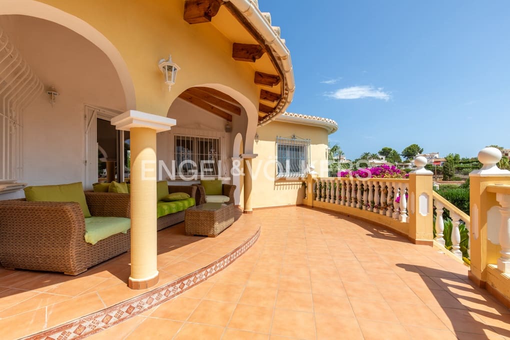3 sypialnia Willa na sprzedaż w Moraira z basenem garażem - 780 000 € (Ref: 10000228)