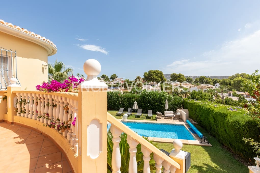3 sypialnia Willa na sprzedaż w Moraira z basenem garażem - 780 000 € (Ref: 10000228)