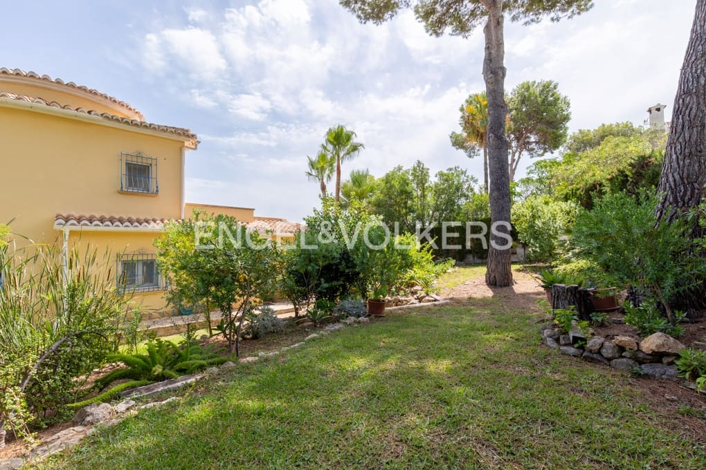 3 sypialnia Willa na sprzedaż w Moraira z basenem garażem - 780 000 € (Ref: 10000228)
