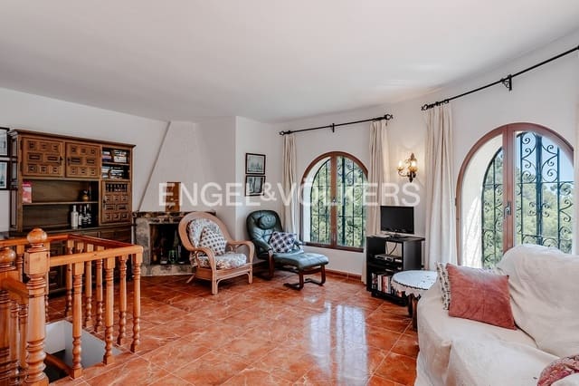 Chalet de 4 habitaciones en Montemar, Benissa en venta con piscina - 340.000 € (Ref: 10004380)