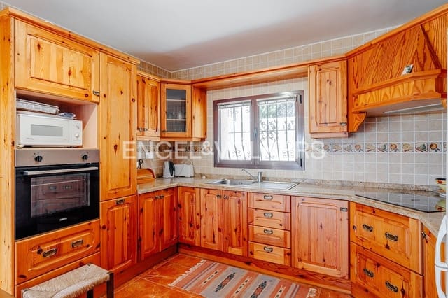 Chalet de 4 habitaciones en Montemar, Benissa en venta con piscina - 340.000 € (Ref: 10004380)
